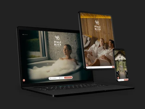 Ihr Hotel im Dahner Felsenland: Pfalzblick Wald Spa Resort Laptop, Tablet und Smartphone mit Pfalz Blick Webseite und Bildern von Wellness und Spa